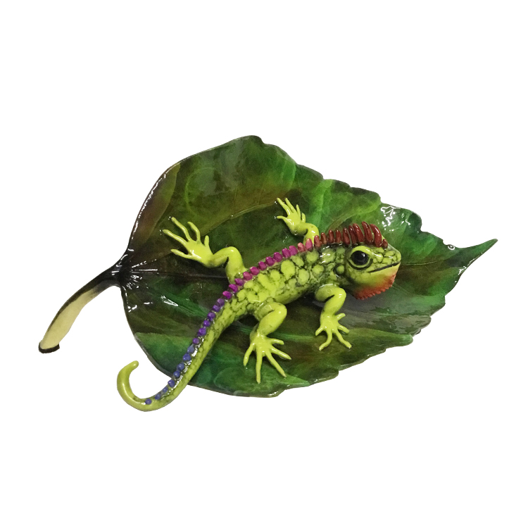  Iguana Leaf